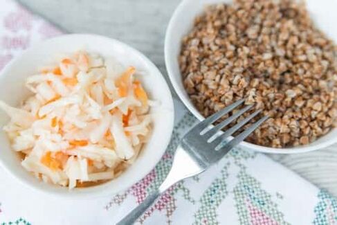 Gachas de trigo sarraceno y ensalada